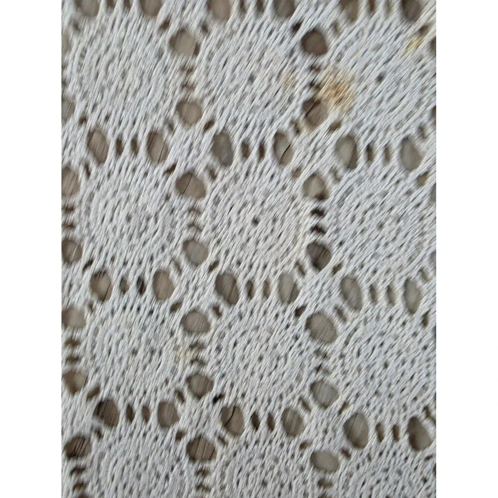 Vtg Crochet Tablecloth Repeating Circular Floral Design Scallop Edge 52'